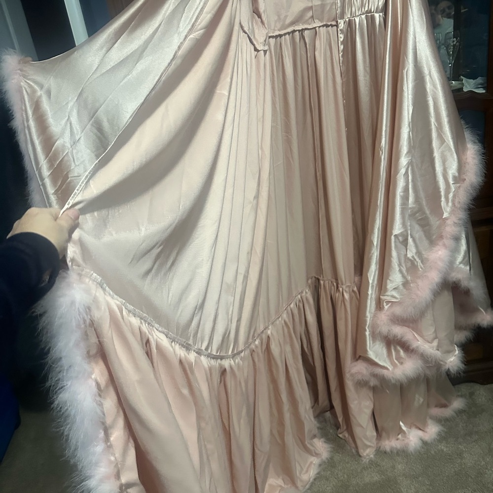 Elegant Pink Satin Robe with Feather Trim - Picture 8 of 10